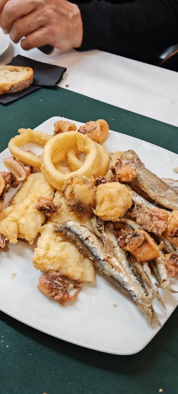 Fritura variada de pescados y mariscos